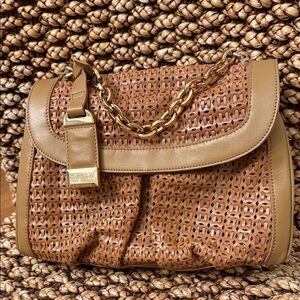 Chic Tan Leather Shoulder Bag with Chain Detail